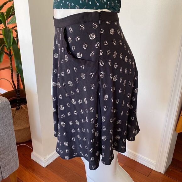 Urban Outfitters Navy Boho Flowy Mini Skirt with Pockets Size 2 - Picture 3 of 9